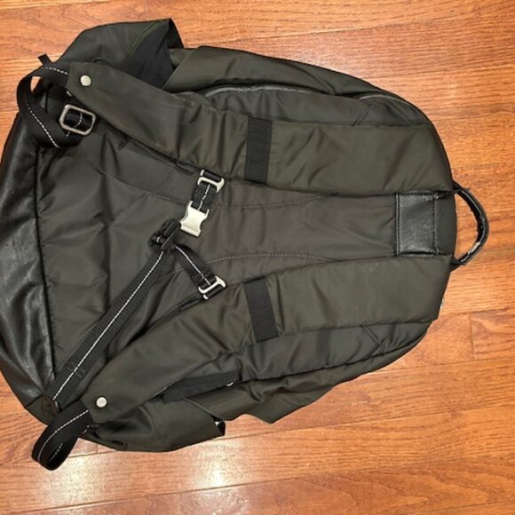 Lululemon Backpack - olive - Picture 6 of 9